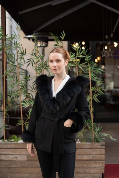 Butik Suat Kol Ucu Kapüşon ve Yaka Peluş Mont