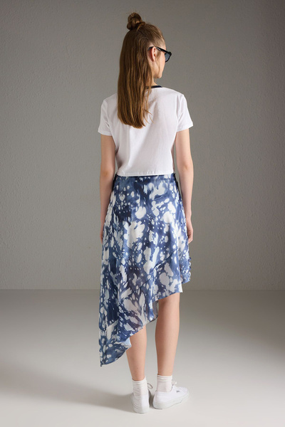 Trendyol Collection Fusta din satin țesut asimetric cu volane cu imprimeu albastru TWOSS25ET00181