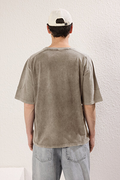 Trendyol Collection Λεπτομερές μπλουζάκι με μικτό ύφασμα με αντίκες/φαρδιά κοπή βιζόν TMNSS25TS00014