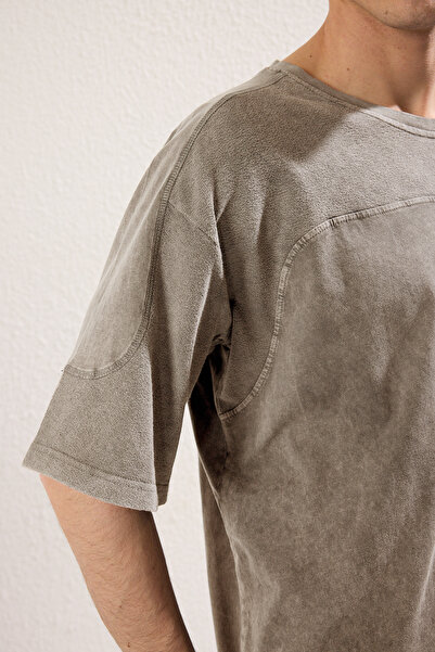 Trendyol Collection Λεπτομερές μπλουζάκι με μικτό ύφασμα με αντίκες/φαρδιά κοπή βιζόν TMNSS25TS00014