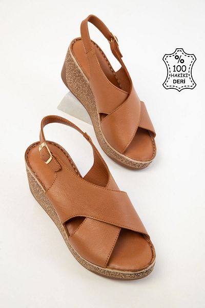 SOHO Hellbraune Damenschuhe aus echtem Leder mit Keilabsatz 20518
