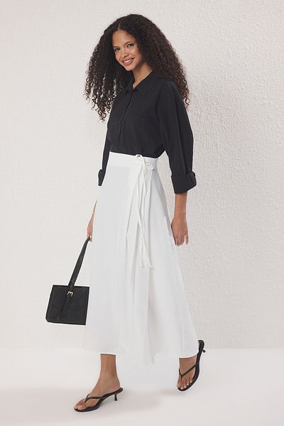 Trendyol Modest Weißer, ungefütterter, gewellter Rock mit Falten TCTAW25EE00007