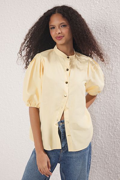 Trendyol Collection Koszula typu oversize w kolorze jasnożółtym z okrągłym dekoltem i rękawami typu balon TWOSS25GO00152
