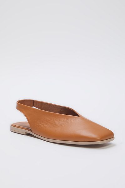 TRENDYOL SHOES Dámske baleríny s otvorenou zadnou hranatou špičkou z pravej hnedej kože TAKSS25BE00018