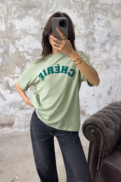 Trendyol Collection Πλεκτό μπλουζάκι με κέντημα με σλόγκαν μέντας - 100% βαμβάκι TWOSS25TS00161