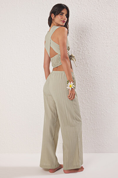 Trendyol Collection Ανοιχτό χακί υφαντό πίσω λεπτομερές κοστούμι παντελόνι μπλούζας παραλίας TBESS25AU00085