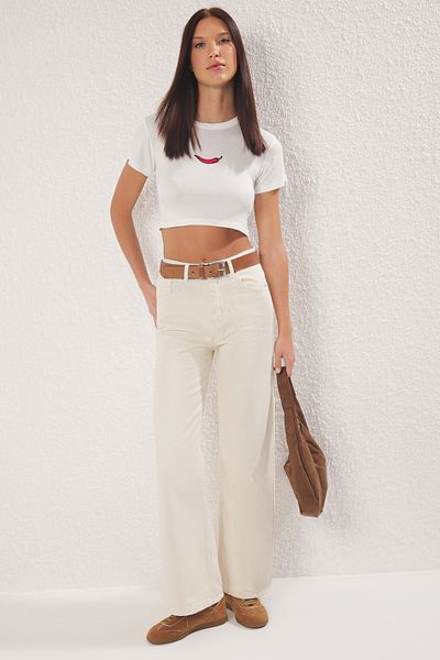 Trendyol Collection Ecru Jeans mit hoher Taille und weitem Bein TWOSS25JE00054