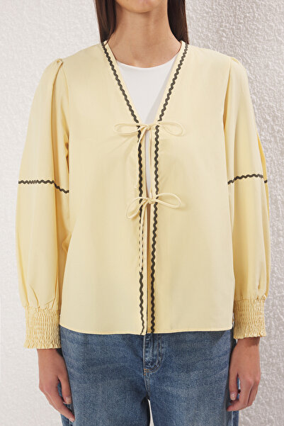 Trendyol Modest Світло-жовта ткана сорочка з деталями для труб TCTSS25TG00028