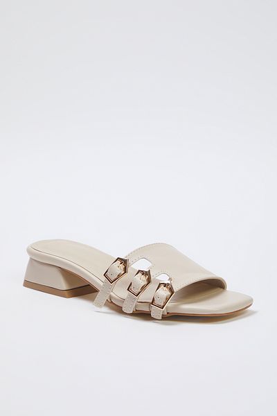 TRENDYOL SHOES Beige Gold Schnalle Blockabsatz Damen Pantoffeln mit Absatz TAKSS25TO00036