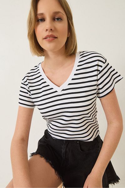 Bianco Lucci Women's V-Neck Striped Comfortable Fit Basic T-Shirt 60283205