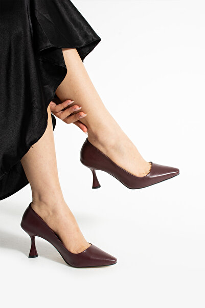 Güllü Shoes حذاء بكعب 7 سم باللون الأحمر الداكن اللامع |   الكعوب النسائية ال...