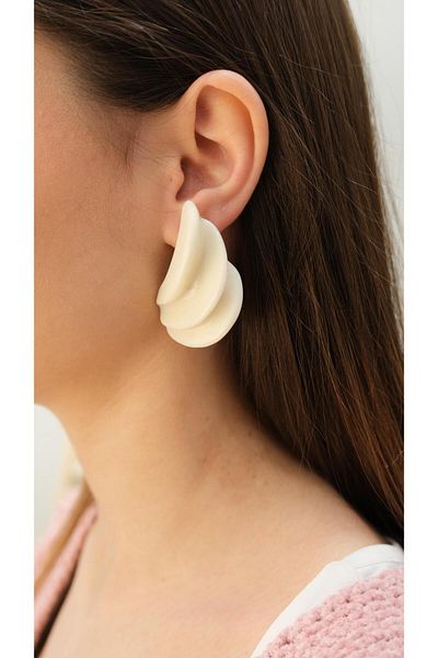 Jerie Ecru Acrylic Wave Design Earrings