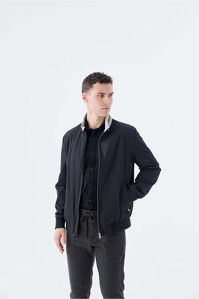 Jakamen Черно спортно яке с качулка Comfort Fit