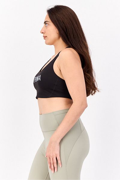 Puma حمالة صدر رياضية مبطنة بشعار العلامة التجارية للنساء، باللون الأسود