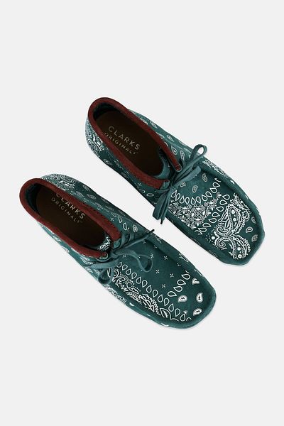 CLARKS Men Wallabee Standard Fit Lace Up Ankle Boots, Green Paisley