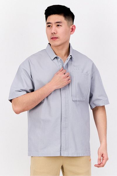 Nike Men Loose Fit Short Sleeve Outdoor Shirt, Light Grey