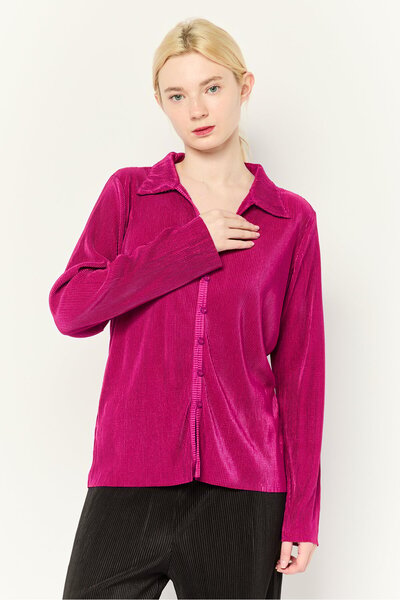 CYRUS بلوزة نسائية من قماش كورداري بأكمام طويلة وياقة واسعة، لون أرجواني