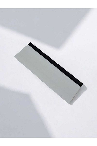 Natural Long Black and White Jacket Film Pullaparatus