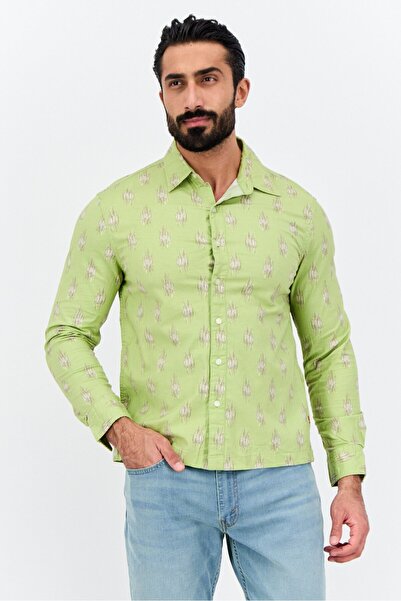 Levi's قميص رجالي كاجوال بأكمام طويلة وطبعة كاملة بقصّة Slim Fit، لون أخضر نع...