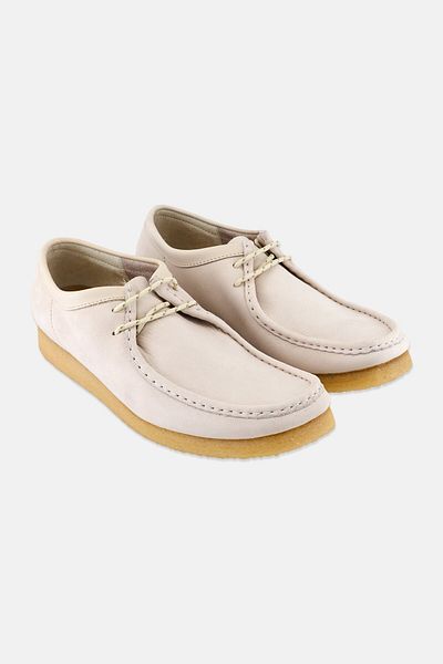 CLARKS حذاء واليبي كاجوال رجالي بمقاس قياسي، أبيض فاتح