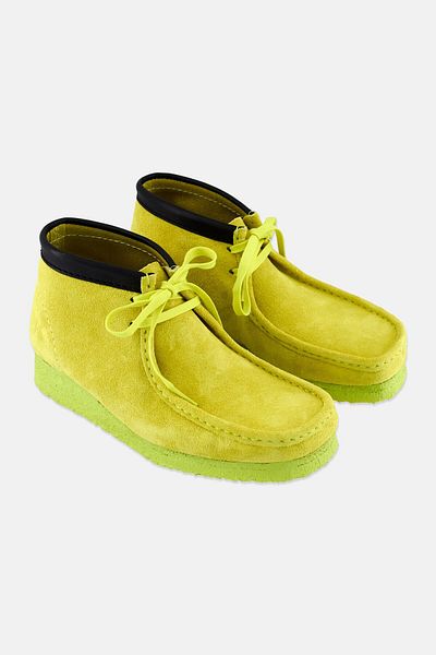 CLARKS Men Standard Wallabee Ankle Boots, Lime Yellow