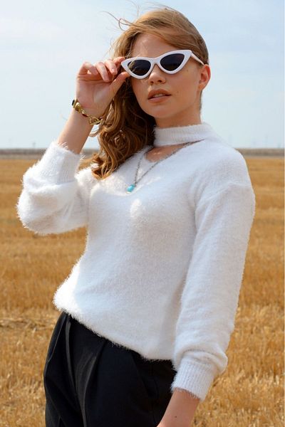AQE FASHION Pulover de damă cu pene albe cu gât barcă