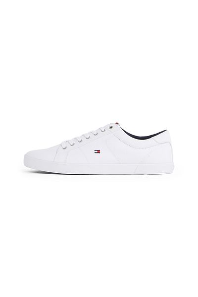 Tommy Hilfiger حذاء رياضي رجالي من تومي هيلفيغر بتصميم ثلاثي أبيض أيقوني برباط طويل