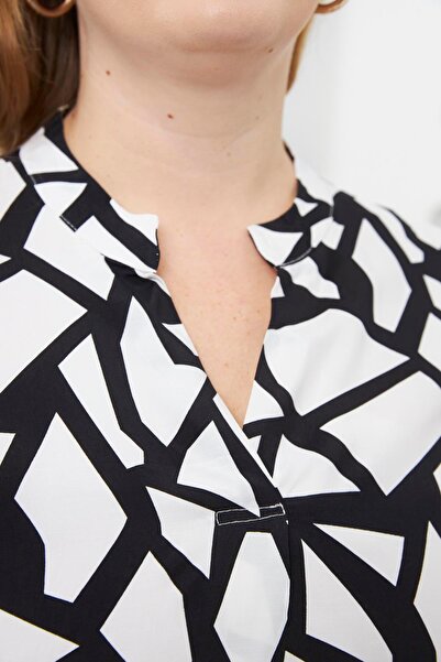 RMG Γεωμετρικό σχέδιο Judge Collar Plus Size Μπλούζα Μαύρη