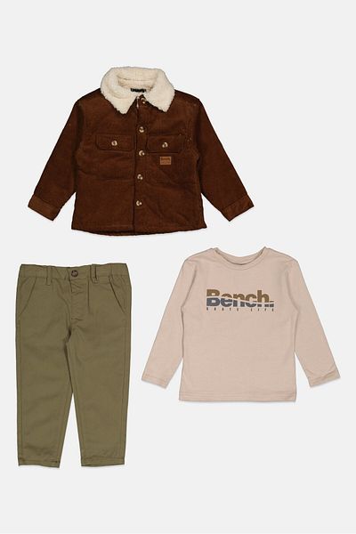BENCH طقم ملابس داخلية وقميص بشعار العلامة التجارية للأولاد الصغار، 3 قطع، بني/زيتوني