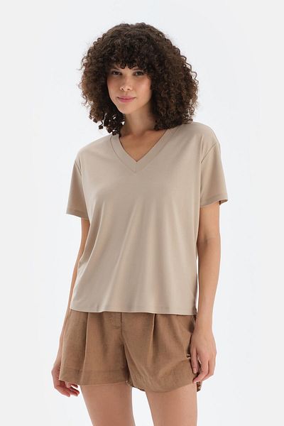 Dagi Stone V-Neck Short Sleeve T-Shirt