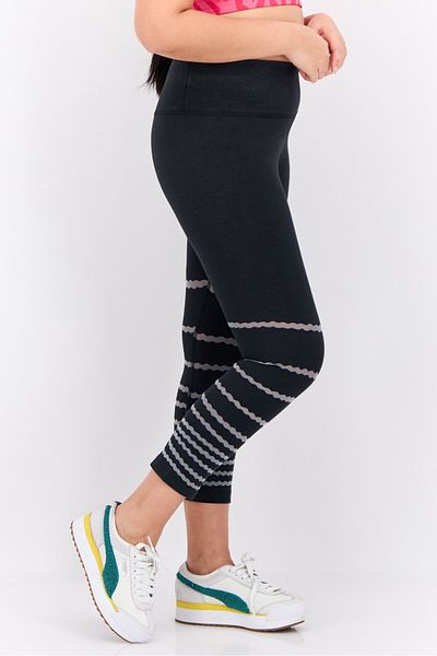 Nike Women Tight Fit Embroidered Logo Crop Outdoor Legging, Black Combo