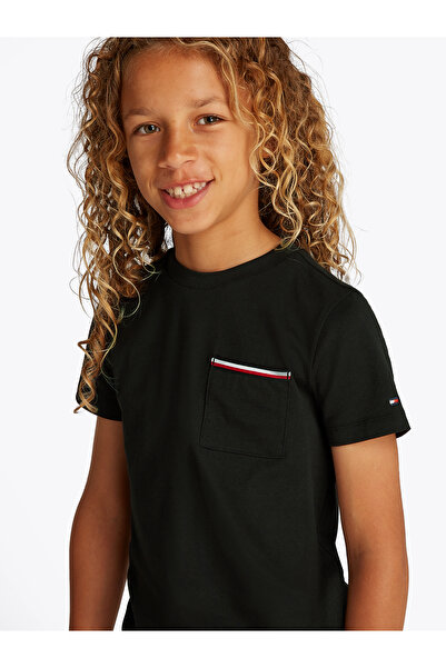 Tommy Hilfiger تي شيرت أسود للأولاد بجيوب رقعة