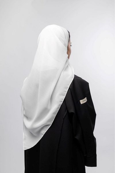 outline Plain white veil