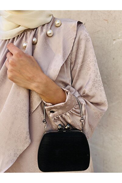 Çanta Trend Detailní černá dámská večerní kabelka na ruku a přes rameno