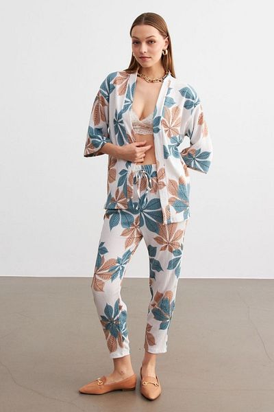 Trendseninle Women's Light Blue-White Floral Pattern Kimono Shirt Pants Set