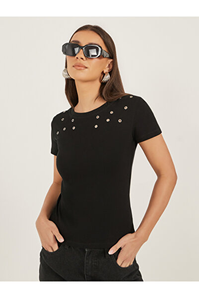 Styli تي شيرت بأكمام قصيرة ورقبة دائرية وتفاصيل فتحات