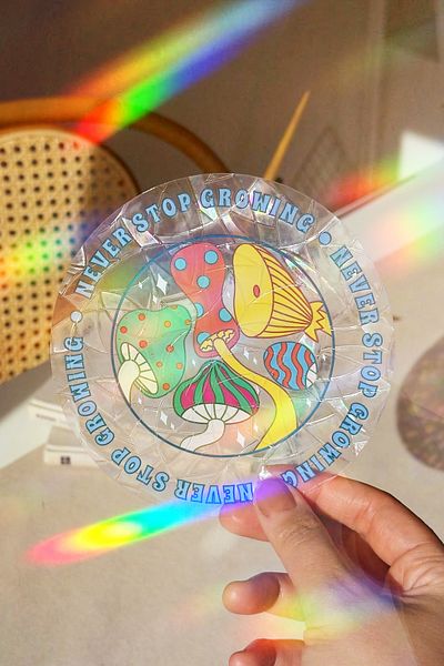 Buka Shops Holografic „Never Stop Growing” Mushroom Sun Catcher - Film inspirator pentru fereastră