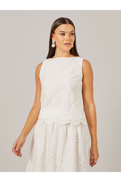 Styli Embroidered Scalloped Hem Sleeveless Top