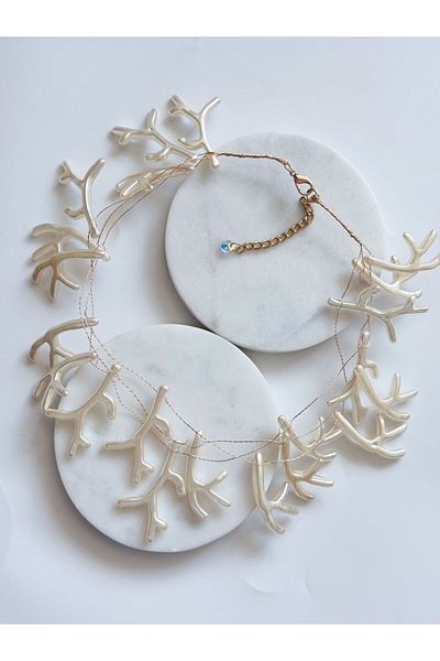 CHARMLUCKY Mother of Pearl Coral Wire Choker Necklace