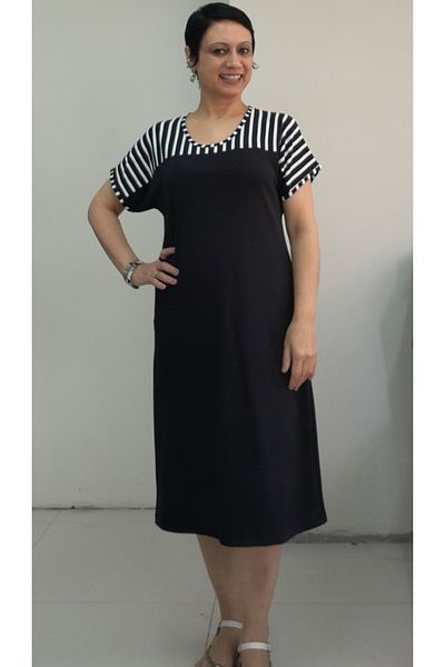 Mertcan Butik Μαύρο μπροστινό μπουφάν ώμου με μαύρο λευκό ριγέ γαρνιτούρα χαμηλομάνικο φόρεμα βισκόζης