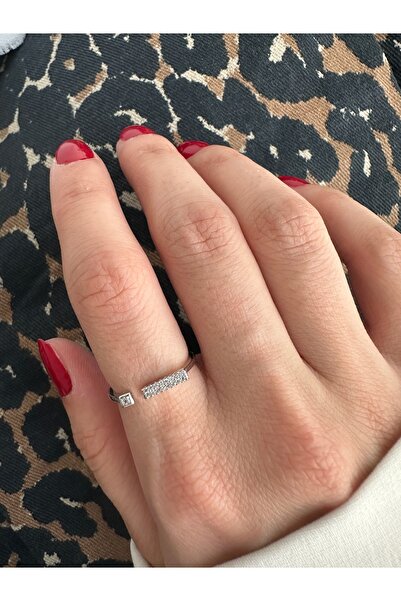 ringbox Gümüş Renkli Taşlı Çizgi Yüzük