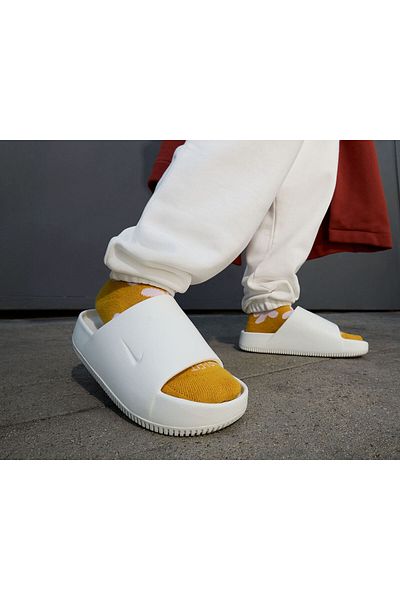 Nike شبشب صامت للجنسين باللون الأبيض