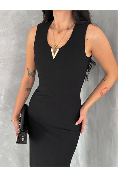 BYKUZEYARAS Black Simple and Elegance Meet V Accessory Single Slit Dress