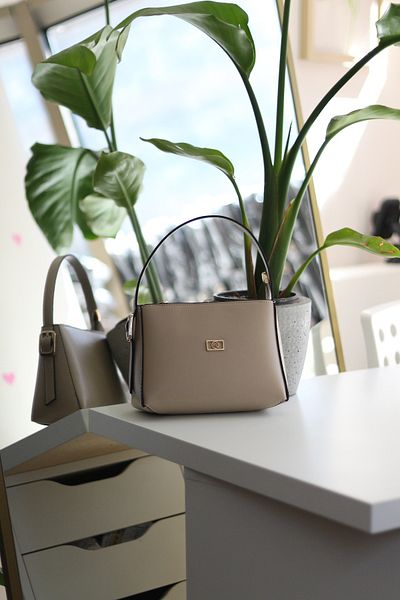 Moom Bag Γυναικεία τσάντα ώμου με υφή βιζόν με λαβή