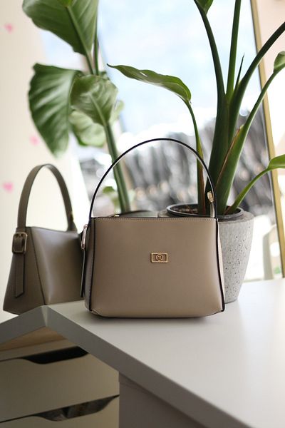 Moom Bag Γυναικεία τσάντα ώμου με υφή βιζόν με λαβή