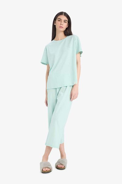 DeFacto Short Sleeve Pajama Set - Fall in Love with Stretchy Waisted Capri Pajama Top and Bottom E5821Ax25Sm