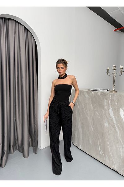 BEJNA Schwarze Damenhose aus Satin mit Leopardenmuster