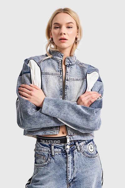 its basic Women's Tint Jeans Color Stripe Detailed Loose Cut Design Jacket