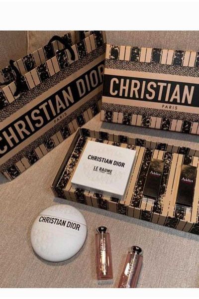 Dior مجموعة كريستيان ديور تتكون من كريم و2 قلوسات مع كيس ملحقات