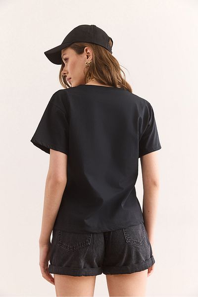 Olalook Dámské černé tričko s vyšívaným srdcem z bavlny Regular Fit TSH-19000864